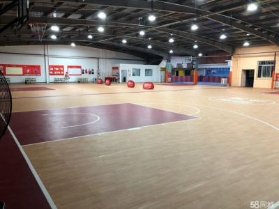 (出租) 西安新城标准篮球场地，4个篮板可升降。图3
