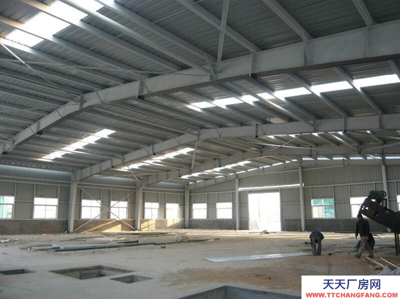 潍坊高密新建标准钢结构车间1000平方米，内有5吨行吊