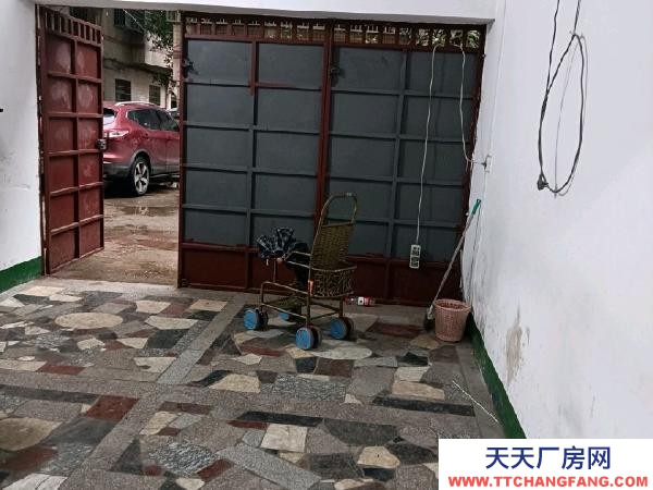 衡阳市衡东县迎宾路口二小附近兴华园内车库出租