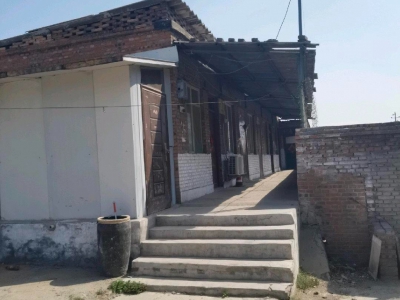(出租) 市政处旁独立大院，临街主路，有水电，有办公室图3