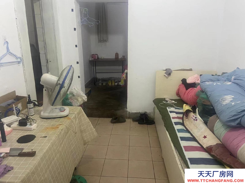 (出租) 三个房子套间出租。可以当仓库，顺便住人