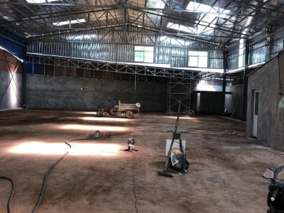 (出租) 咸阳秦都房屋高7米,宽20米、南北长48米、水泥全部硬化、光线好。图1