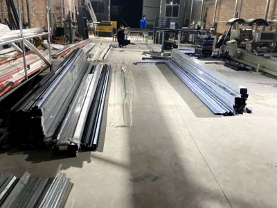 (出租)咸阳三原 带住房办公区，可当仓库，低价出租！图1