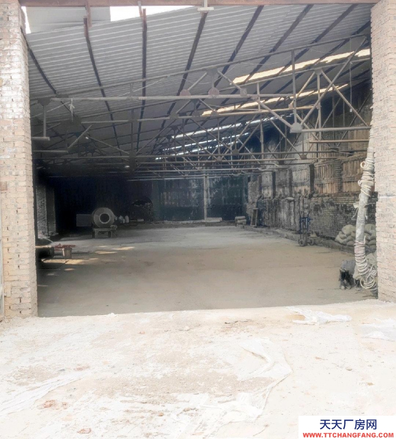 (出租) 面积近600平，彩钢屋顶，地面已硬化，交通便利