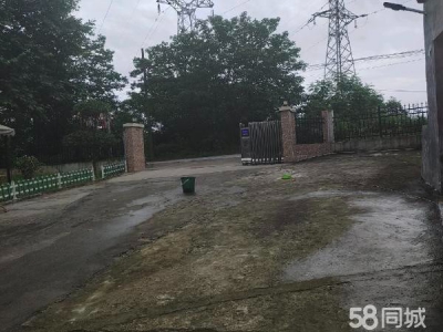 湘潭市湘乡市 玲子桥路边。80平，另一个小套间可出租，租金另算。贴在房在图3