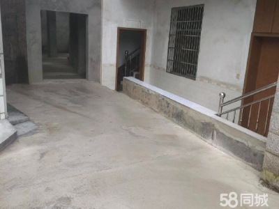 湘潭市湘乡市 玲子桥路边。80平，另一个小套间可出租，租金另算。贴在房在图2
