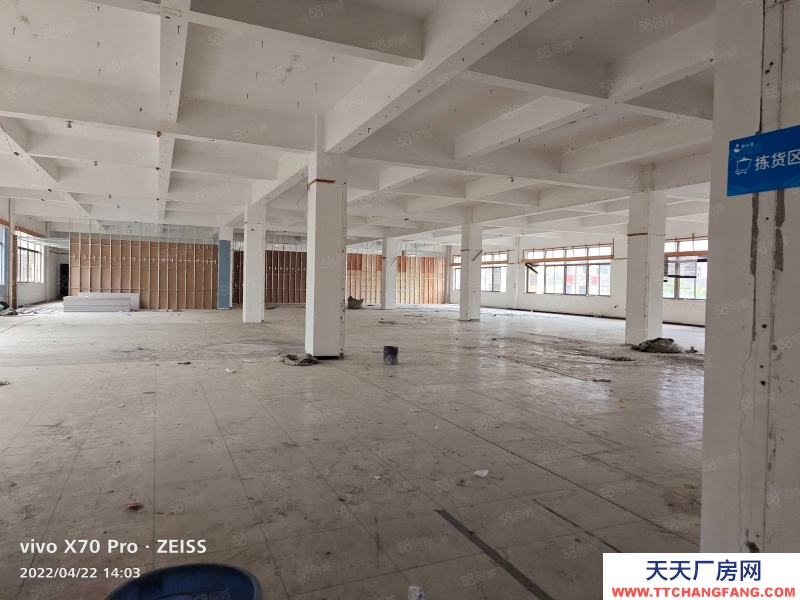温州龙湾(出租) 出租滨海标准厂房，二楼3000平方，高4米，价格13，可分租