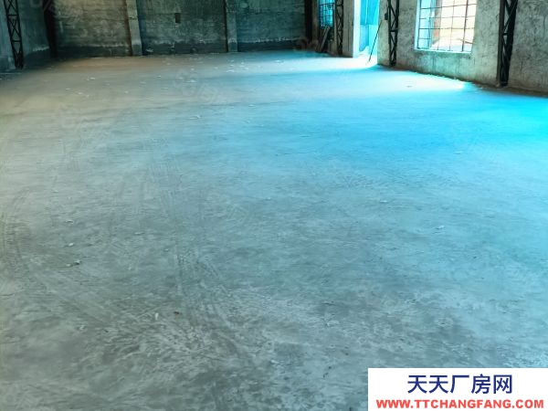 临沂河东北京路与温泉路交汇，1200平方仓库，出租，带300平院子