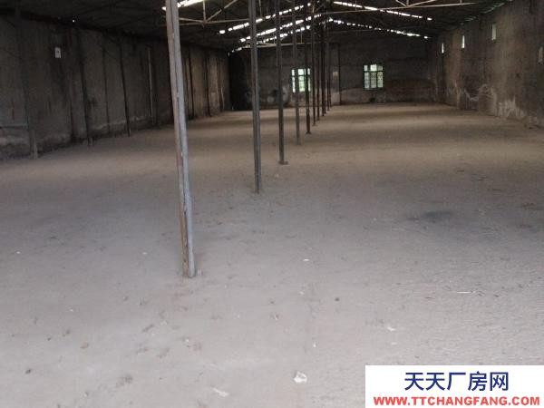 (出租)潜江 在月湖湾湾旁边的道路宽厂。可进十七米长的大车