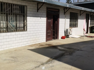 (出租) 庆阳西峰库房160平，水泥场地400平，有办公场所，价格面议！图1