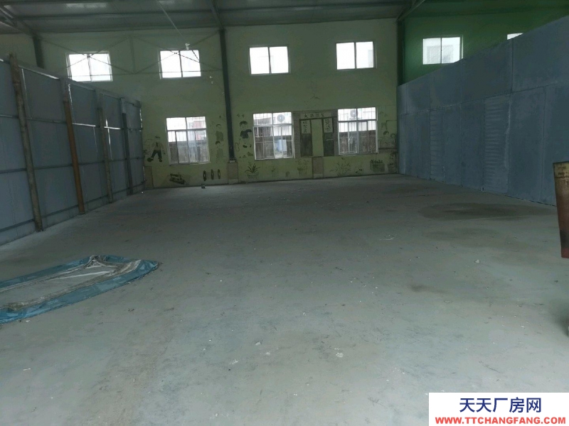 泰安肥城此仓库紧邻济兖公路，孙庄村委东，交通便利