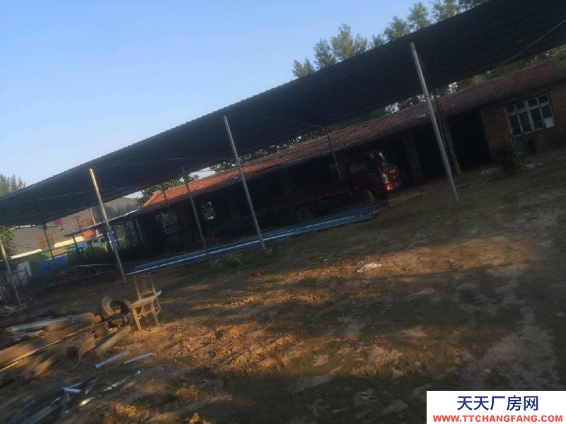 聊城临清仓库地理位置优越紧靠省道，进出车方便，可做仓库或者厂房