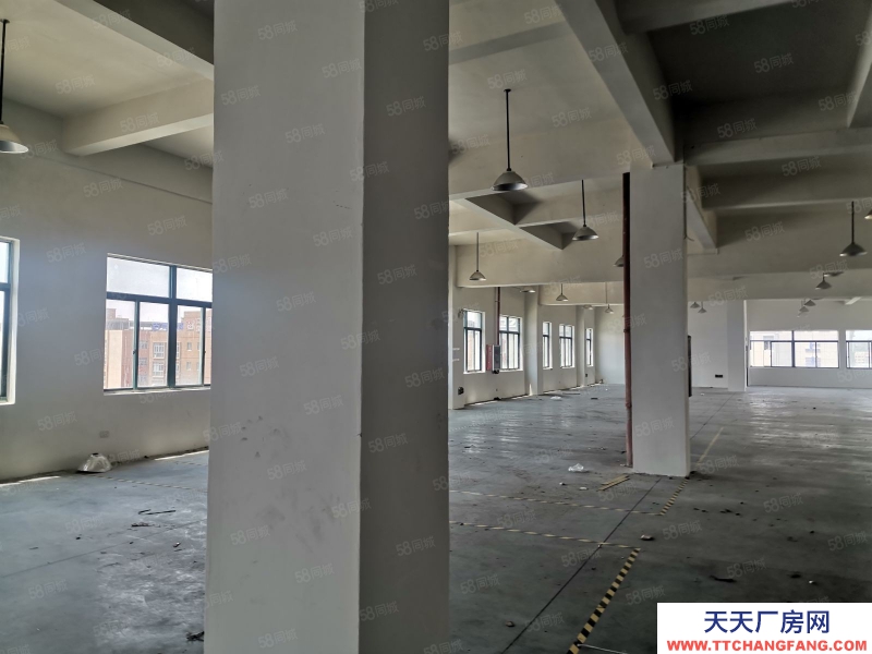 温州乐清(出租) 中心大道边上标准厂房，形象佳，院子大