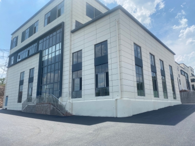 面积900-2000m²；独栋、双拼或分层高标准工业厂房。图3