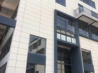 面积900-2000m²；独栋、双拼或分层高标准工业厂房。图4