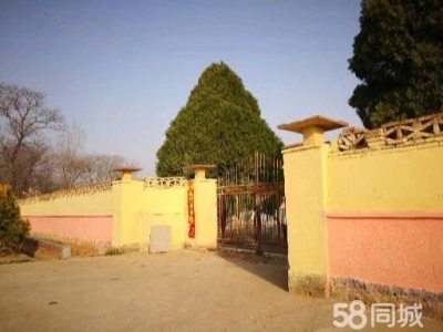 威海乳山厂房出售。离市区1钟的车程，紧邻公路，交通十分方便。图1