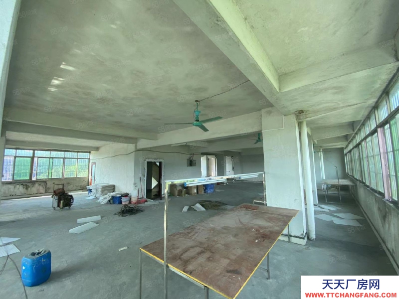 (出租) 清远佛冈县城 仓库出租 共360方 电梯 三厢电 价格8元一方