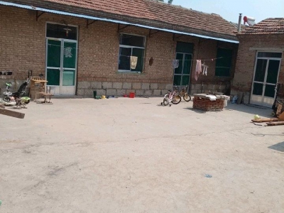 德州齐河南靠晏华公路，东邻齐河县城，独门独院四合院，位置交通便利图1