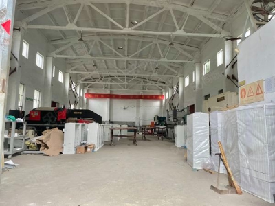 日照东港市区内莒州路厂房，可生产或仓储，非中介价格优惠（机加工车间）图1