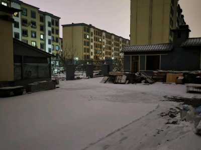 (出租) 营口站前平房18间550平方米。封闭的独门独院，新铺地砖图1