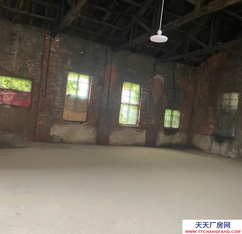 (出租) 丹东振安区库房4.5门高，有动力电，监控，车停大门口，离闹门区近。