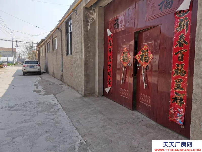 菏泽单县五叉路口西边权楼，1300平左右，可做厂房，可当仓库