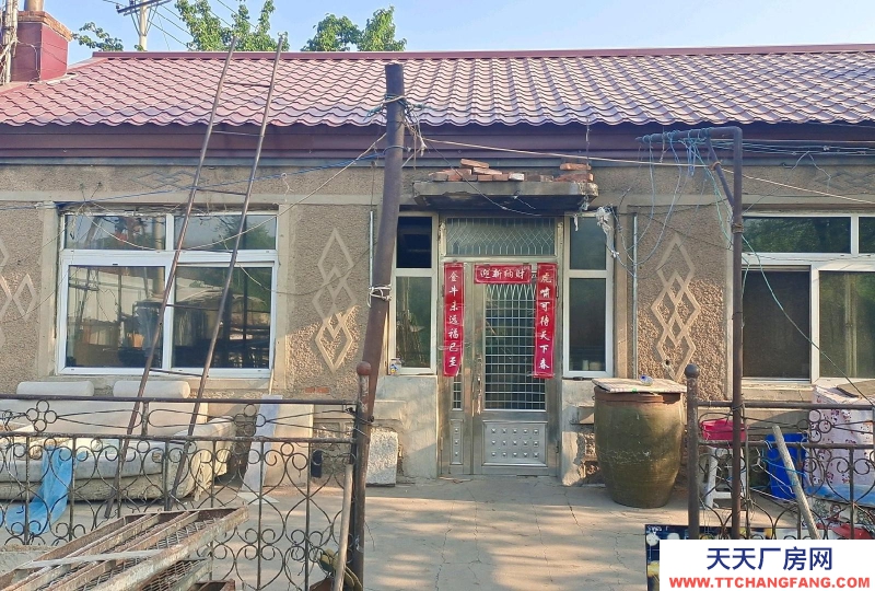 (出租)鞍山 铁东区前峪村64路车站旁，700平，正房三间，厢房三间！