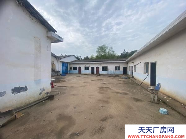 岳阳市湘阴区 知源学校旁边，芙蓉北路旁，交通便利