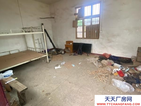岳阳市湘阴区 知源学校旁边，芙蓉北路旁，交通便利