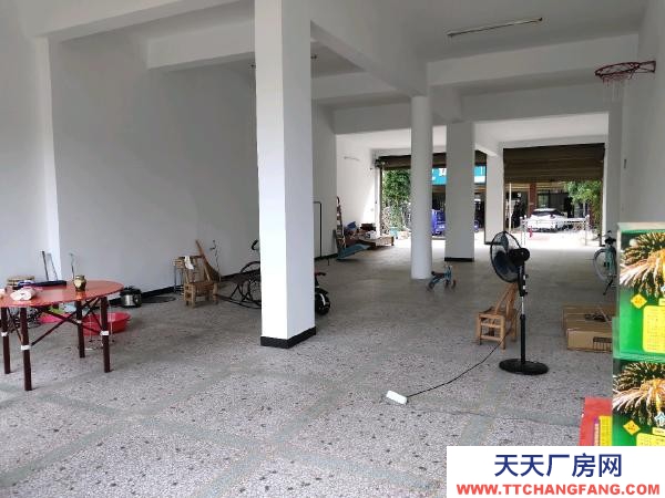 岳阳市湘阴区 仓库位于新知源学校附近，自家楼房的层，仓库宽敞