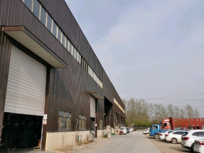 菏泽菏泽东关厂房出租有门前地独院可以过大车图1