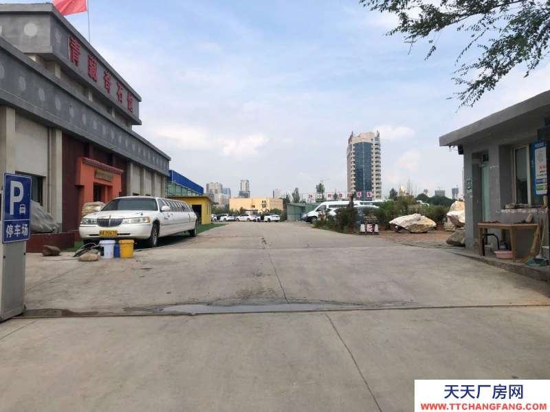 西宁交通方便、临街。空余场地，厂房可分租。生产加工大平台。