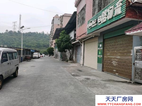 郴州市苏仙区 门面两孔半，可整租，也可分开租，中间有格板