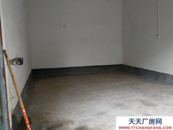 (出租) 龙潭西路龙潭小学附近有水有电可做铺面或仓库车库。押一付六。