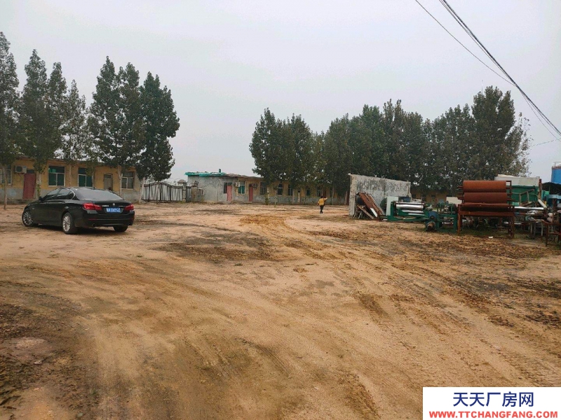 邢台市 临城县 (出售) 占地30亩，紧临红旗大街和省道，交通方便。