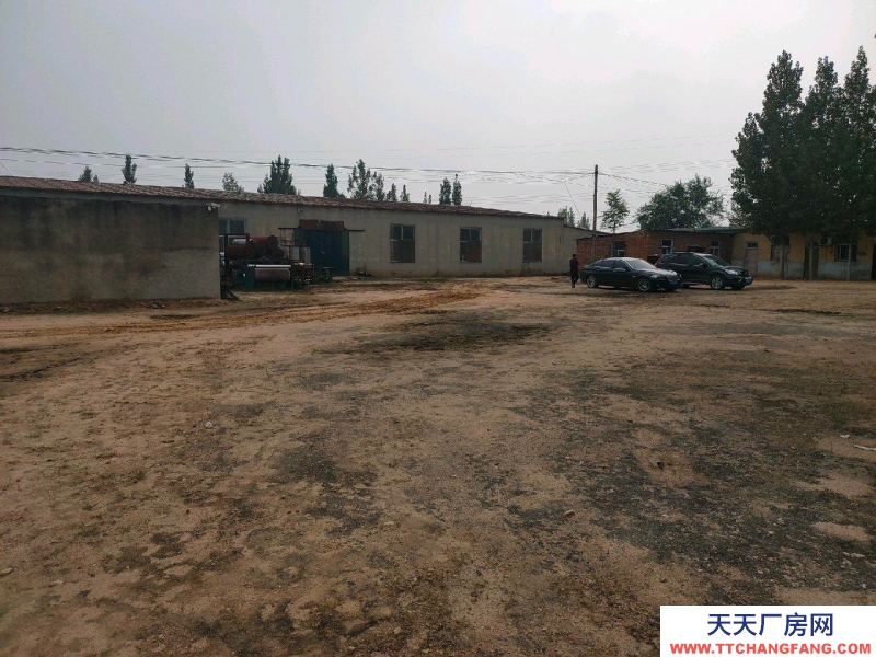 邢台市 临城县 (出售) 占地30亩，紧临红旗大街和省道，交通方便。