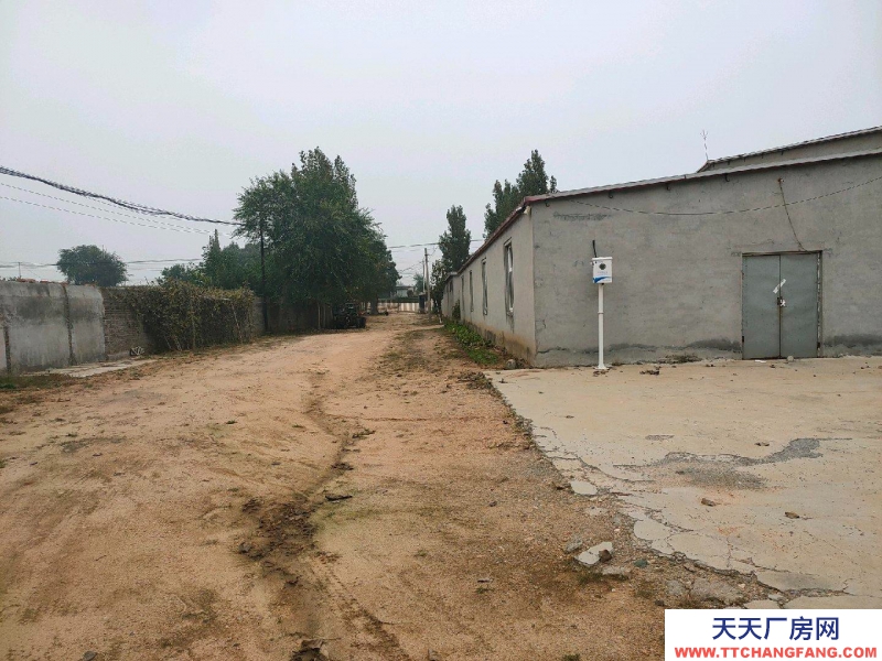 邢台市 临城县 (出售) 占地30亩，紧临红旗大街和省道，交通方便。