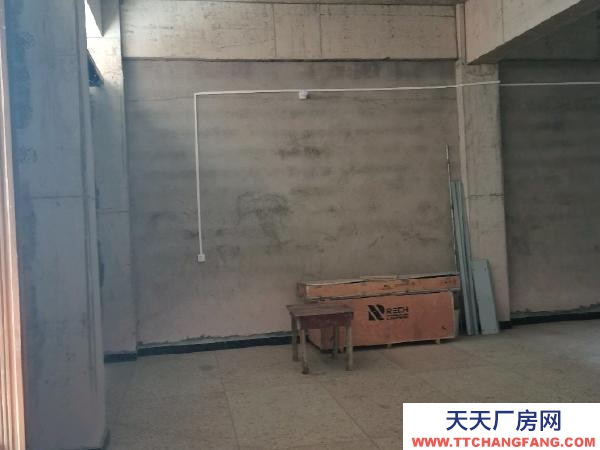永州市祁阳区物资仓库 房子位置于荷塘二小区隔壁，两边都可通车