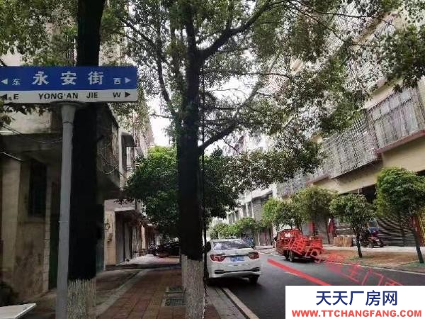 永州市祁阳区物资仓库 临街门面带厨卫出租，门前可停小车，侧面可停货车，卸货很方便。