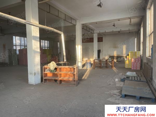 道里城乡路金属街独门独院库房出租，交通便利