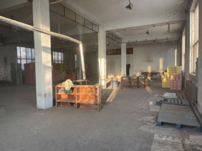 道里城乡路金属街独门独院库房出租，交通便利图1