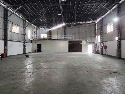 (出租) 梅州梅江江北8米层高730平厂房6500出租，带办公宿舍卫生间适合小型加工图1