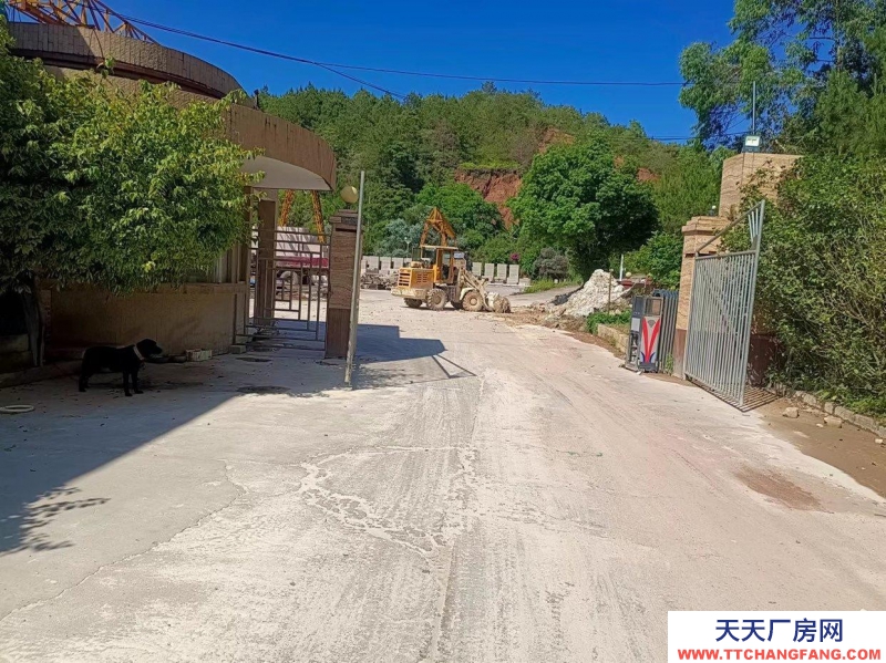 (出租) 梅州兴宁交通方便，可通大型车辆出入，配套设施齐全。可做机械加工