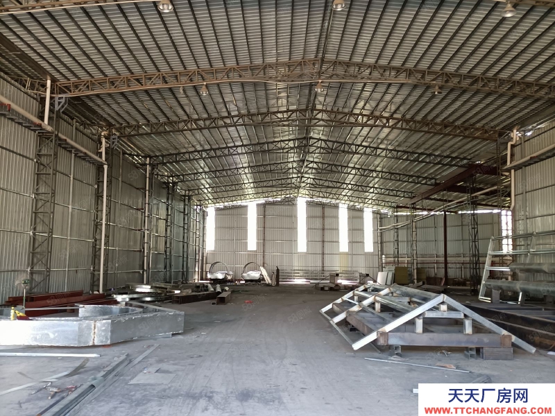 (出租) 梅州梅县新县城门楼附近350平方仓库出租，九米六可到，三相电有。设备仓库