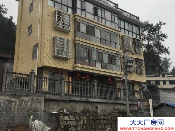 湘西市吉首腌腊肉制品厂房 吉首市汽车西站附近 面积1000多平方米，有意者租金可商量