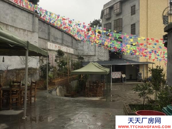 湘西市吉首腌腊肉制品厂房 吉首市汽车西站附近 面积1000多平方米，有意者租金可商量