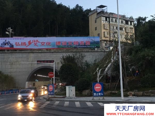 湘西市吉首肉制品厂房  可以用入地合作。吉首汽车西站场地1000多平方米整体出租。