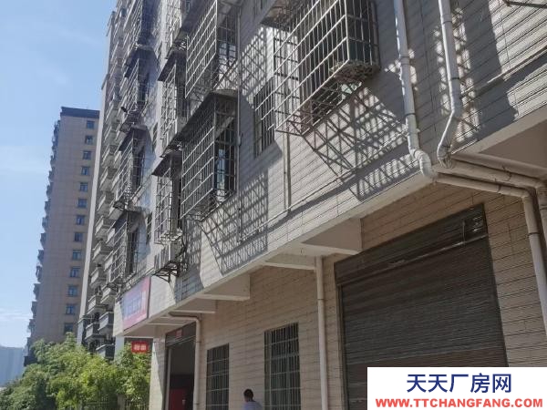 湘西市吉首物资仓库 位于煜龙酒店旁边，一楼可做门面或仓库交通便利