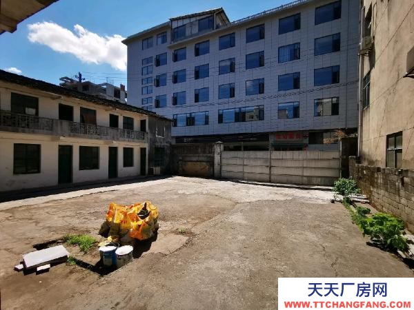 湘西市吉首物资仓库 仓库位于乾州火车站附近顺丰快递代理点旁边南站商行对面