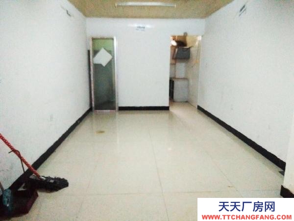 湘西市吉首物资仓库 出入方便、可停车、水电齐全、卫生间、厨房